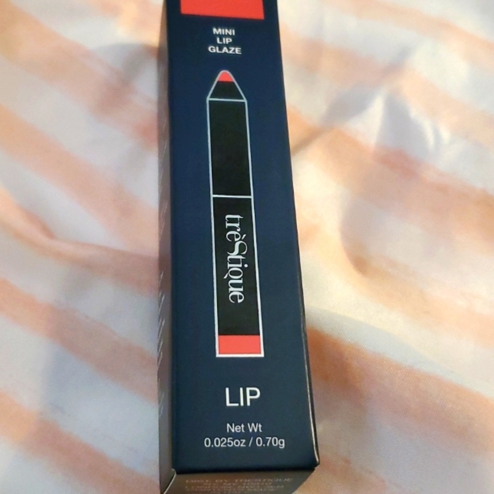 NEW Clinique Beauty Bundle & Estee Lauder Pure Color Lip Stick 💋 & More - Picture 9 of 14